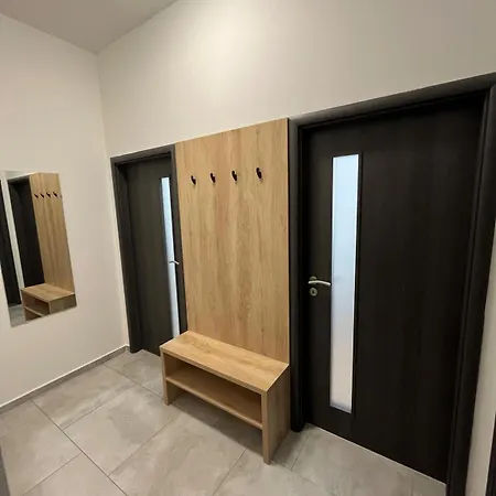 Bella 5 Ostrava, Free Parking Lägenhet *